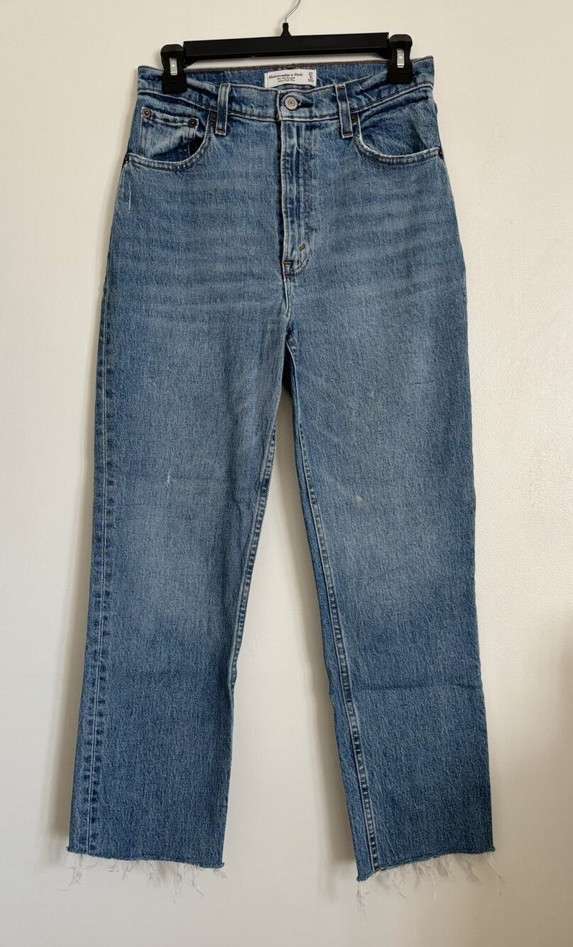 Mid Wash Abercrombie The 90s Straight Ultra High Rise 27/4